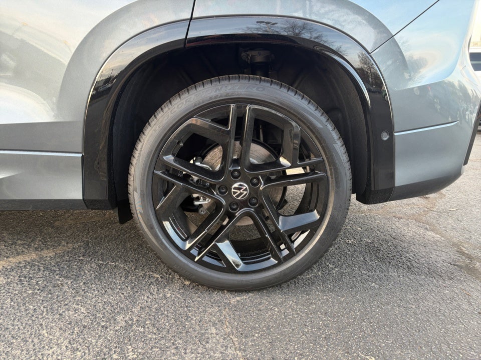 2025 Volkswagen Tiguan 2.0T SE R-Line Black