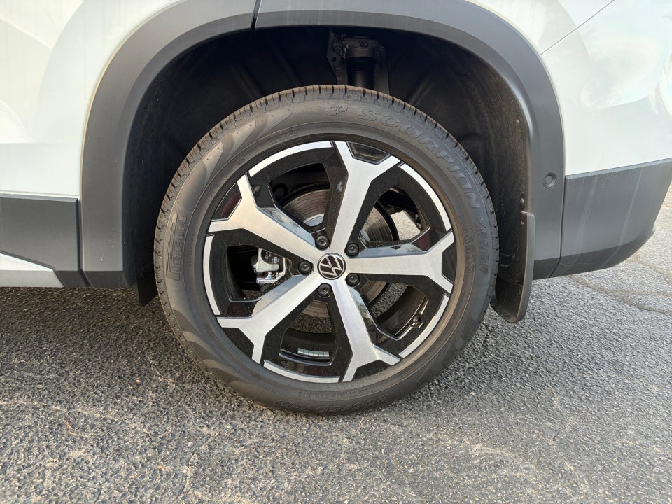 2025 Volkswagen Tiguan 2.0T SE