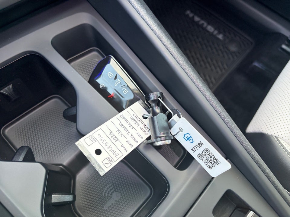 2025 Volkswagen Tiguan 2.0T SE