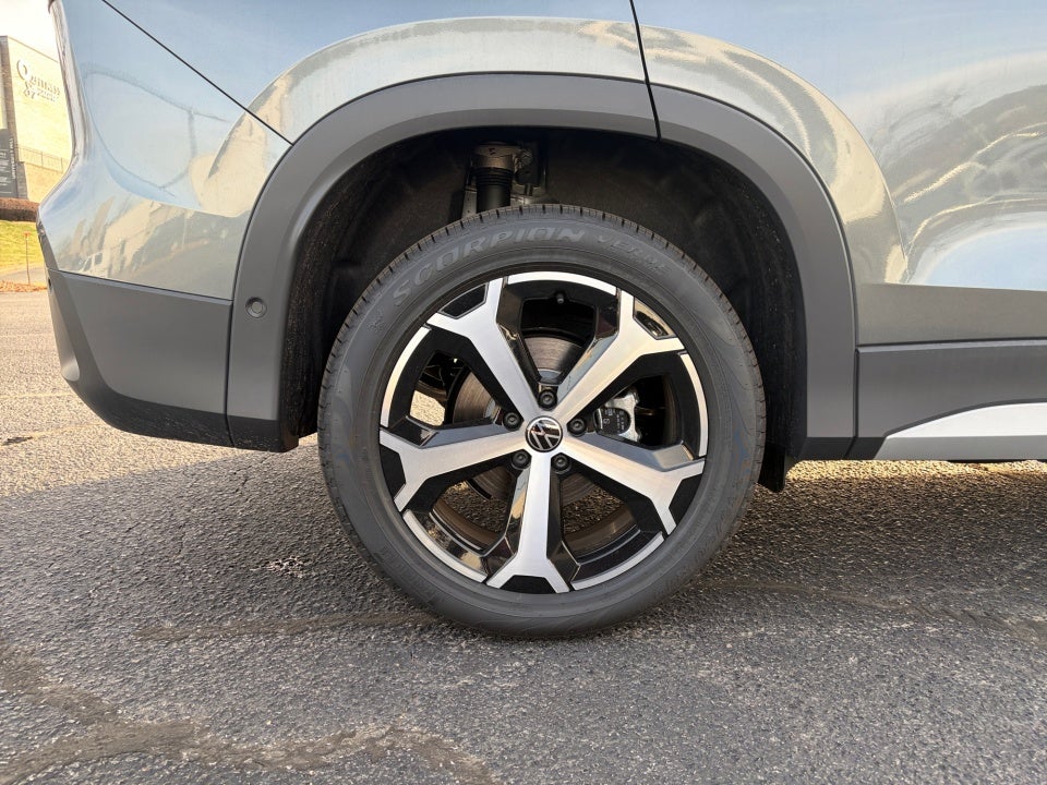 2025 Volkswagen Tiguan 2.0T SE