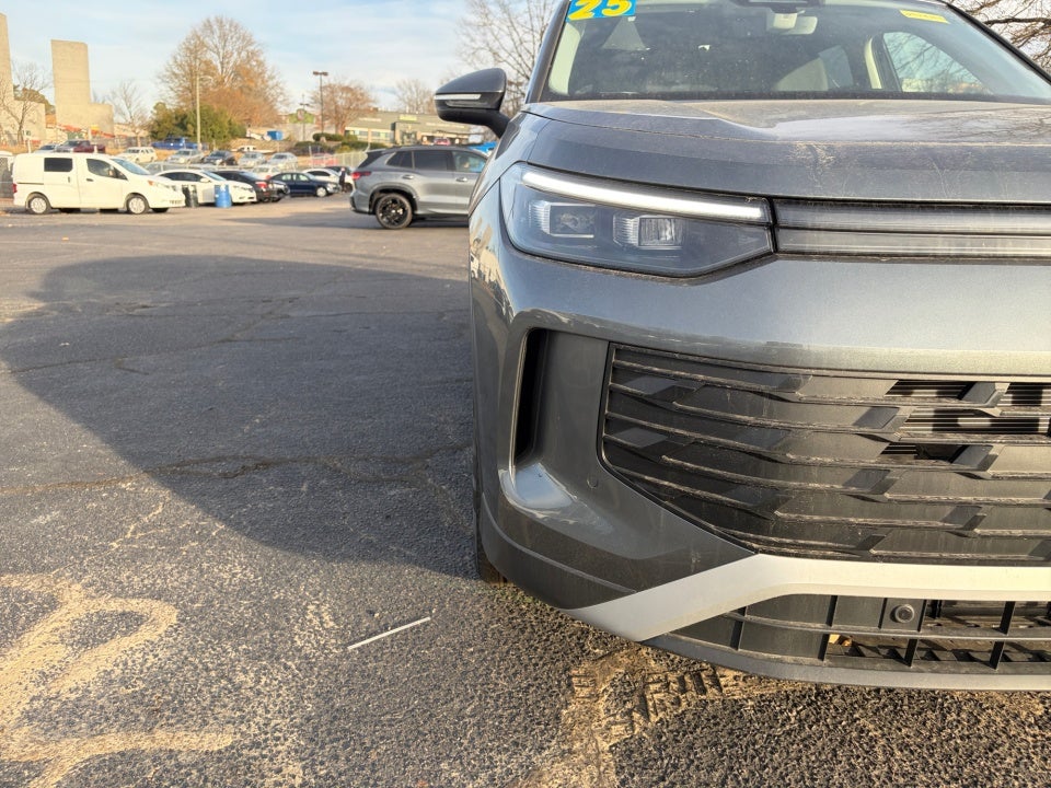 2025 Volkswagen Tiguan 2.0T SE