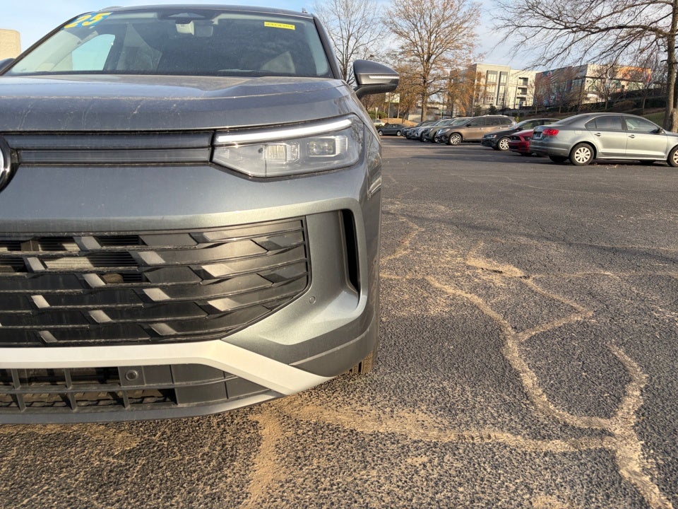 2025 Volkswagen Tiguan 2.0T SE