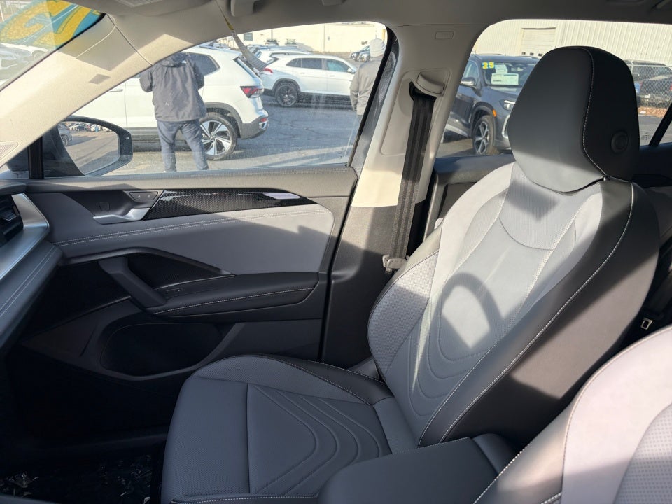 2025 Volkswagen Tiguan 2.0T SE