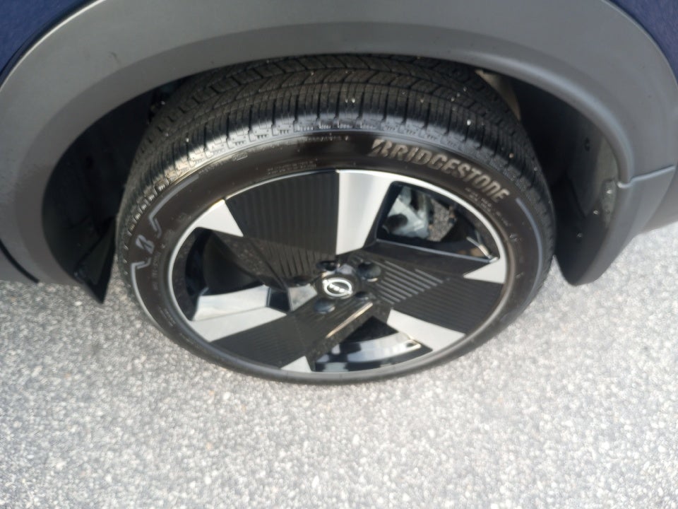 2025 Nissan Kicks SR FWD