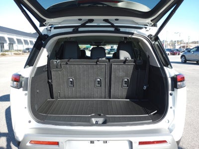 2023 Nissan Pathfinder SL 4WD