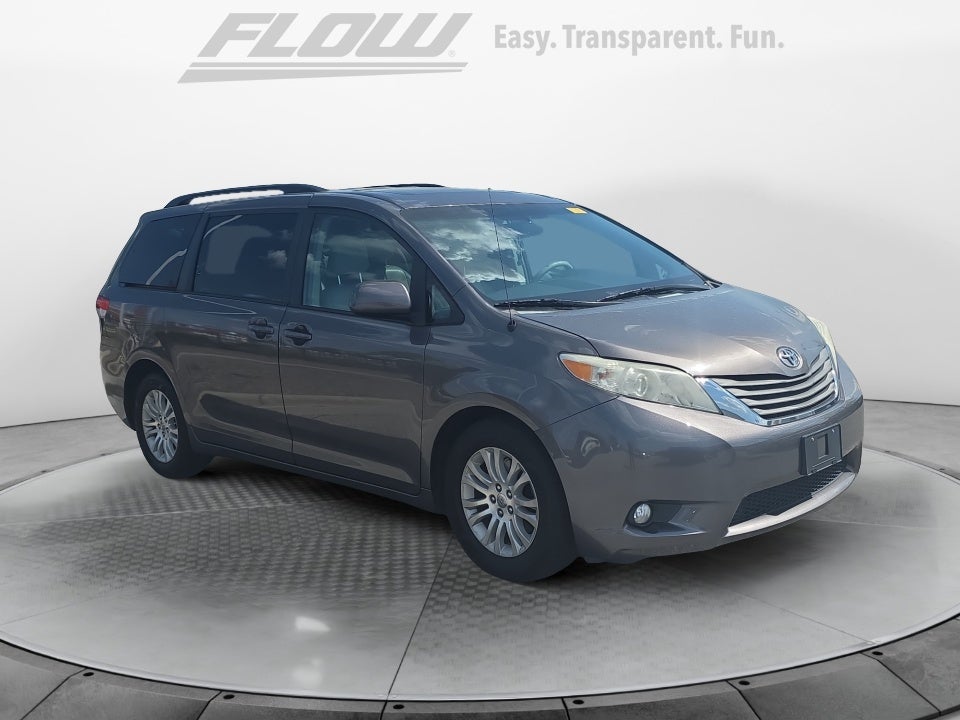 2014 Toyota Sienna XLE V6 8 Passenger