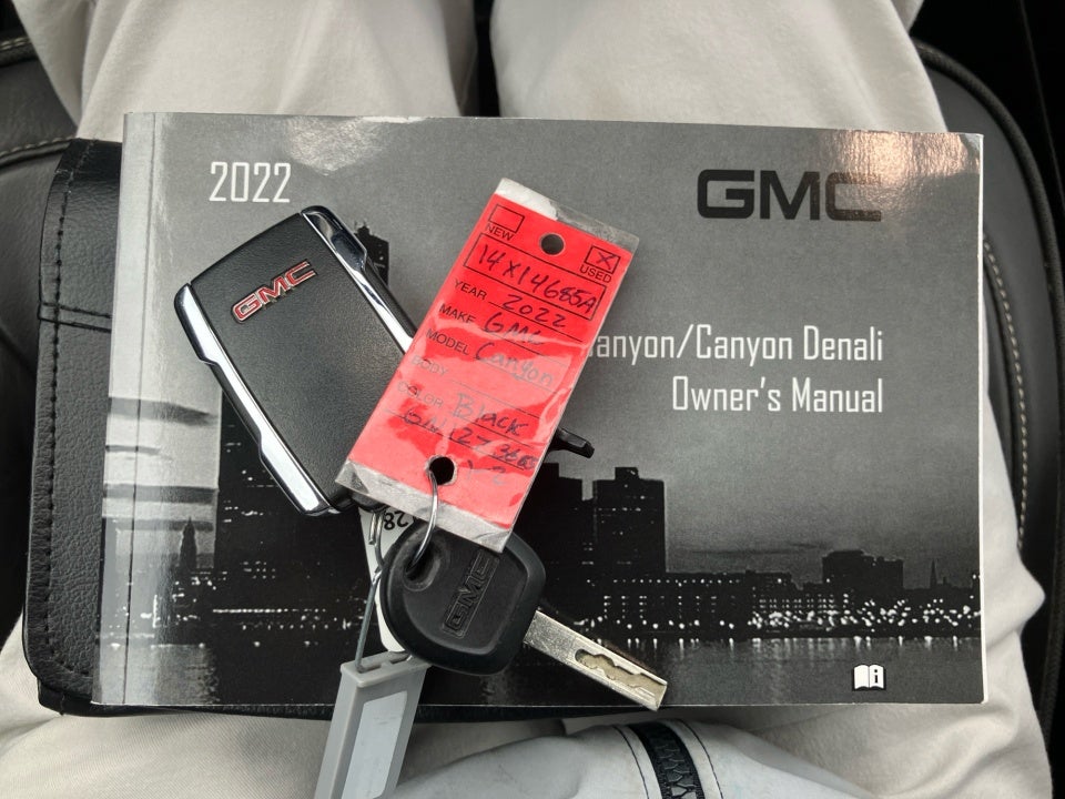 2022 GMC Canyon 4WD Crew Cab Short Box Denali
