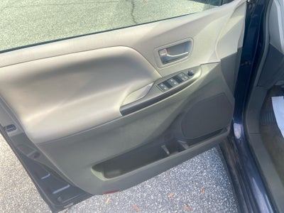 2018 Toyota Sienna LE 8 Passenger