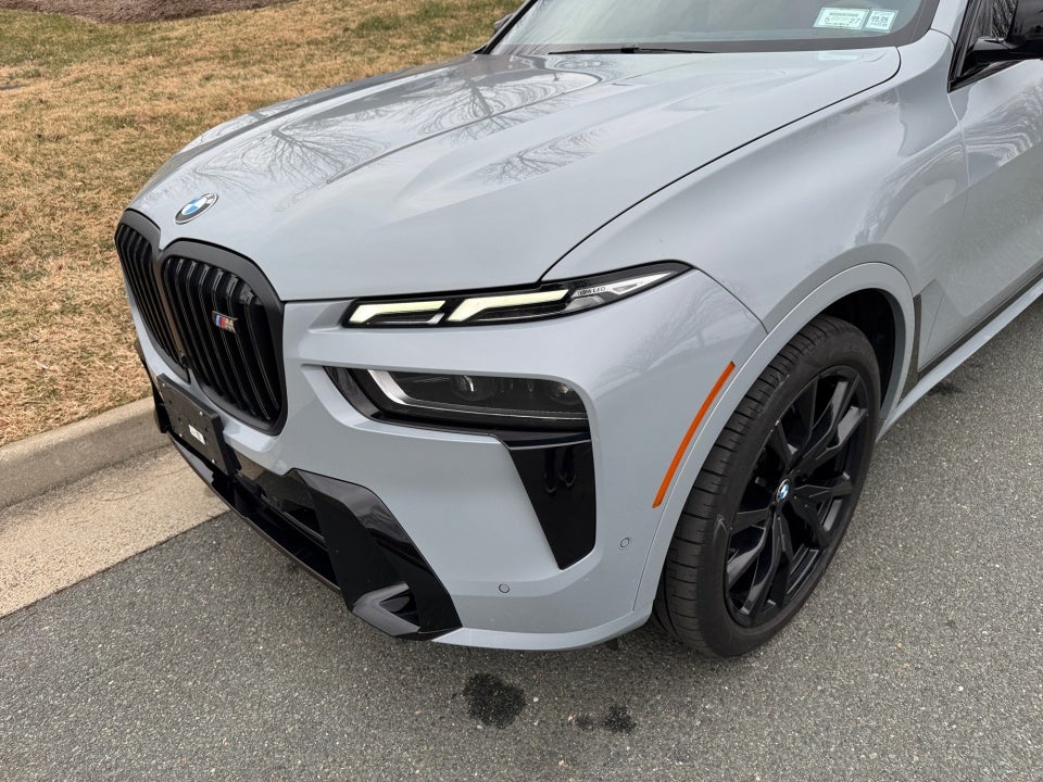 2023 BMW X7 M60i