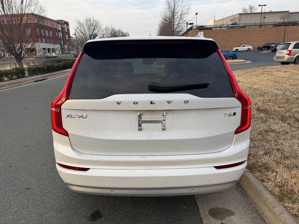 2022 Volvo XC90 T6 Momentum 7 Passenger