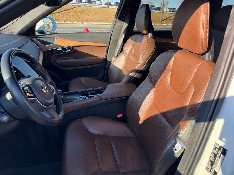 2022 Volvo XC90 T6 Momentum 7 Passenger