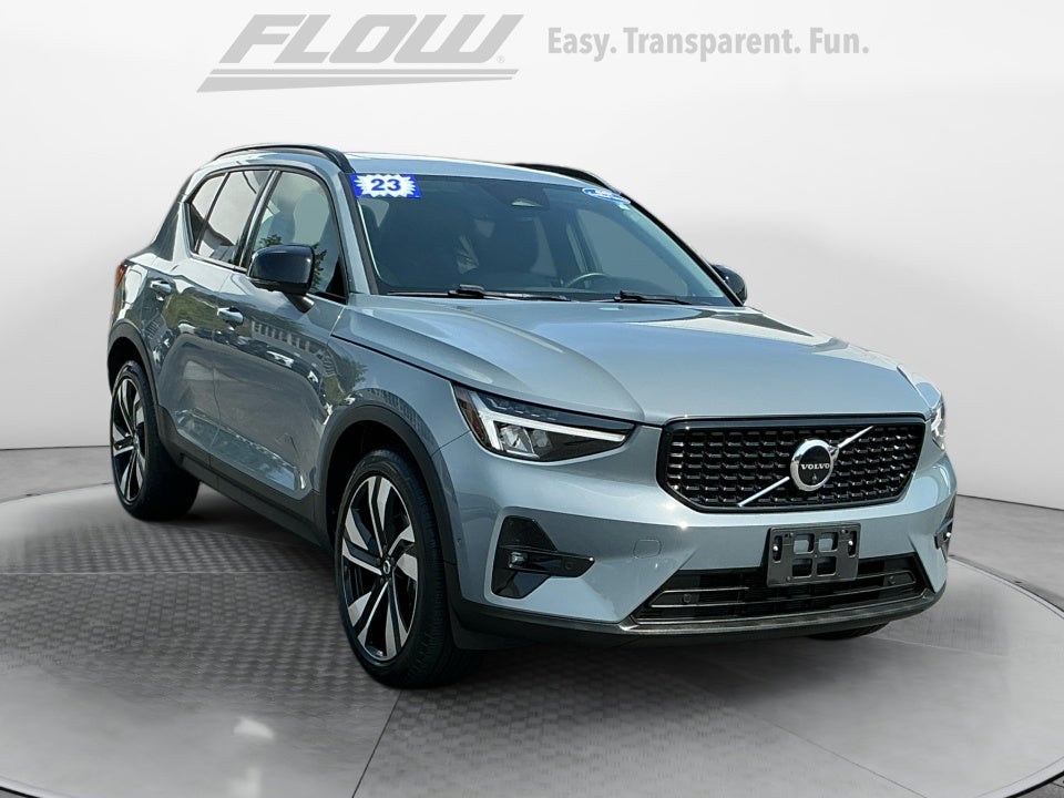 2023 Volvo XC40 B5 Plus Dark Theme