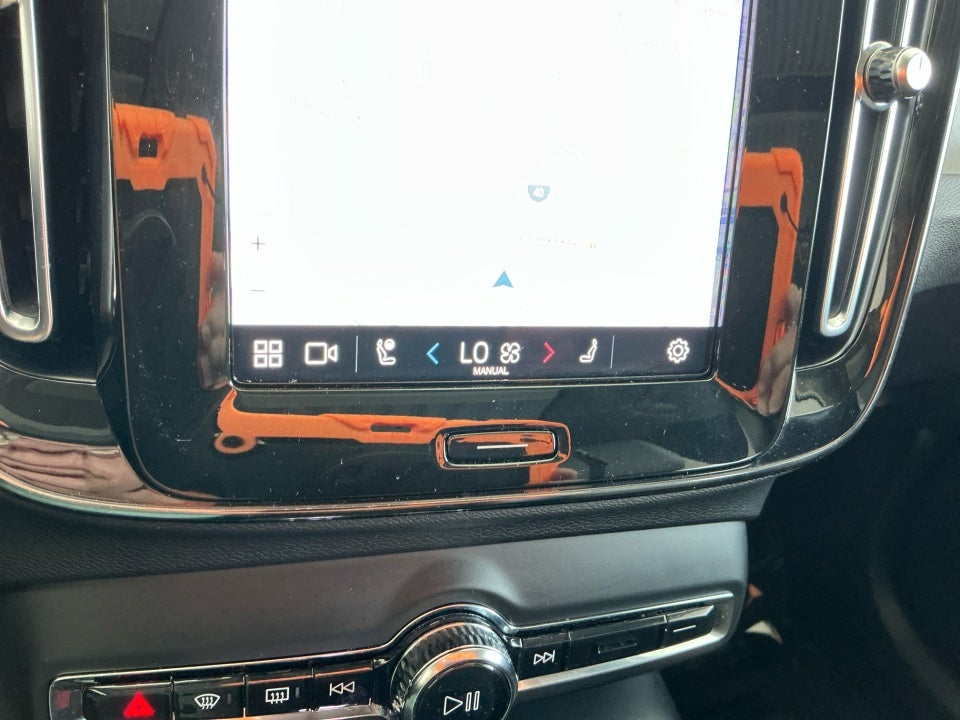 2023 Volvo XC40 B5 Plus Dark Theme