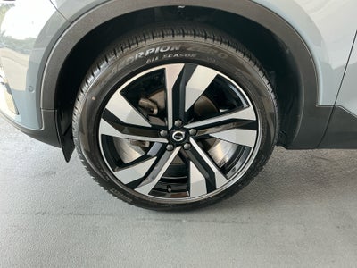 2023 Volvo XC40 B5 Plus Dark Theme