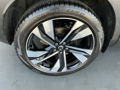 2023 Volvo XC40 B5 Plus Dark Theme