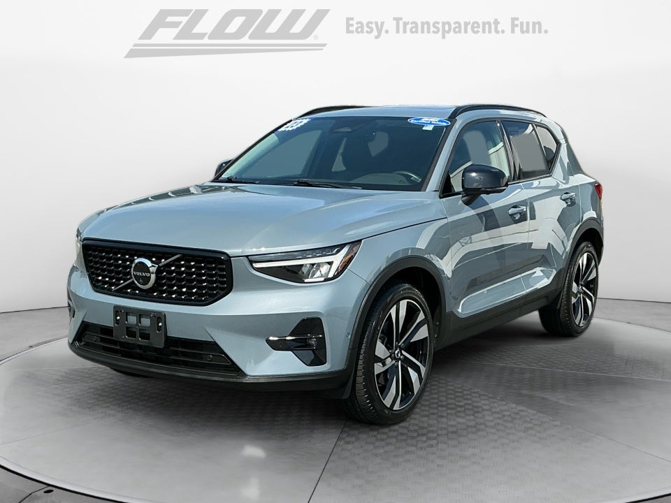 2023 Volvo XC40 B5 Plus Dark Theme