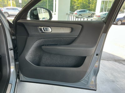 2023 Volvo XC40 B5 Plus Dark Theme