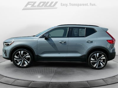 2023 Volvo XC40 B5 Plus Dark Theme
