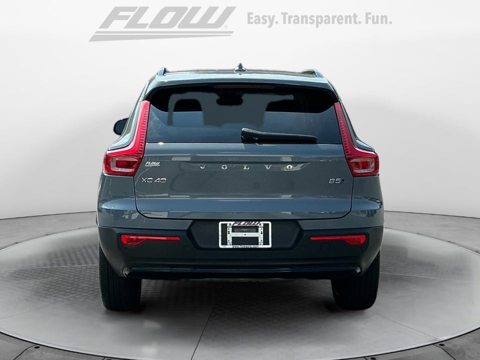 2023 Volvo XC40 B5 Plus Dark Theme