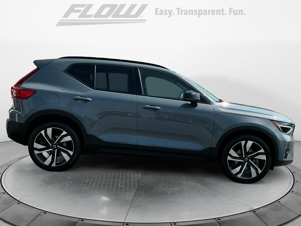 2023 Volvo XC40 B5 Plus Dark Theme