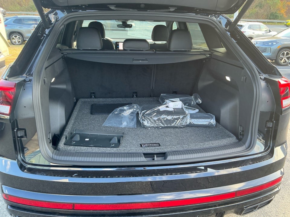 2026 Volkswagen Atlas Cross Sport 2.0T SEL R-Line Black