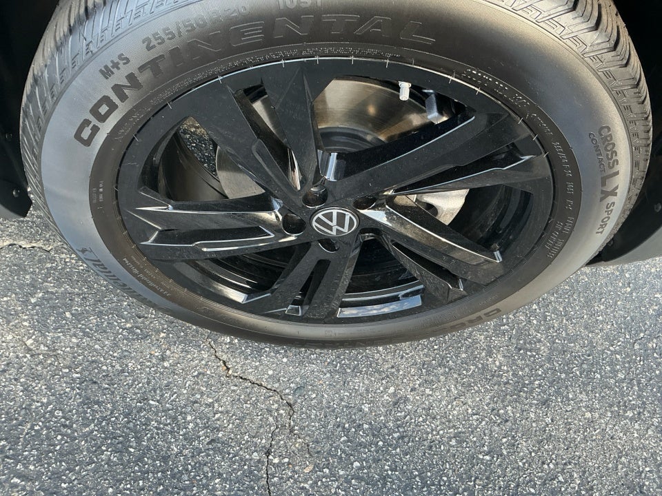 2026 Volkswagen Atlas Cross Sport 2.0T SEL R-Line Black