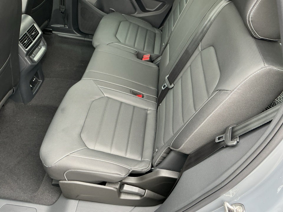 2026 Volkswagen Atlas Cross Sport SEL R-Line Black