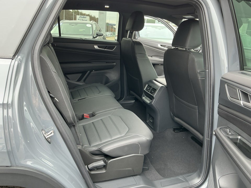 2026 Volkswagen Atlas Cross Sport SEL R-Line Black