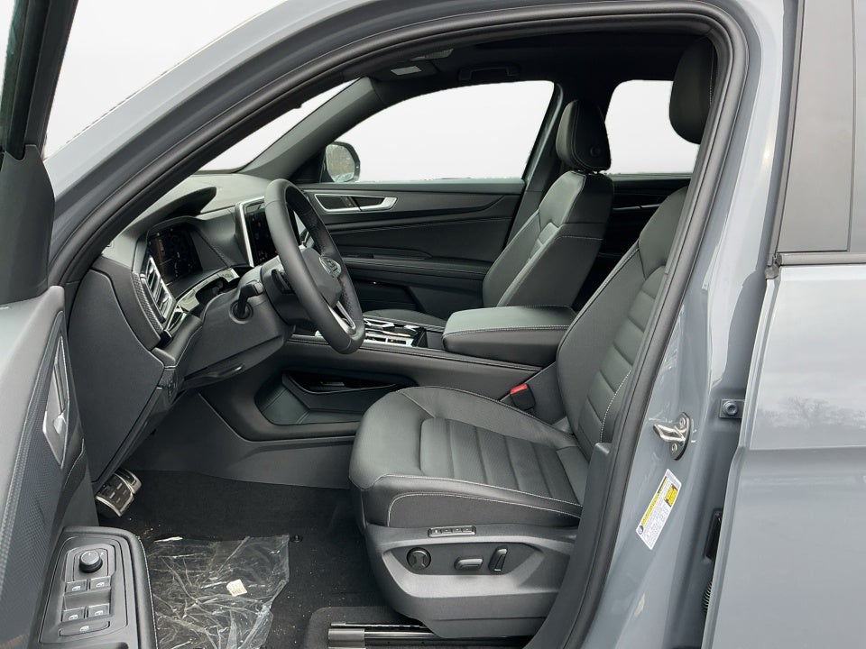 2026 Volkswagen Atlas Cross Sport SEL R-Line Black