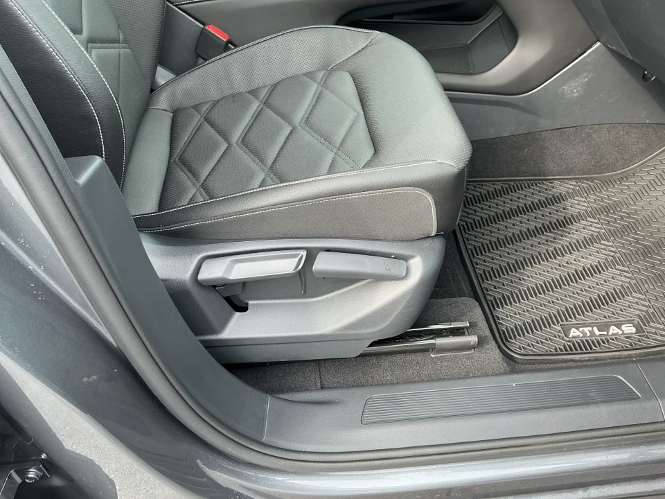 2025 Volkswagen Atlas 2.0T SE