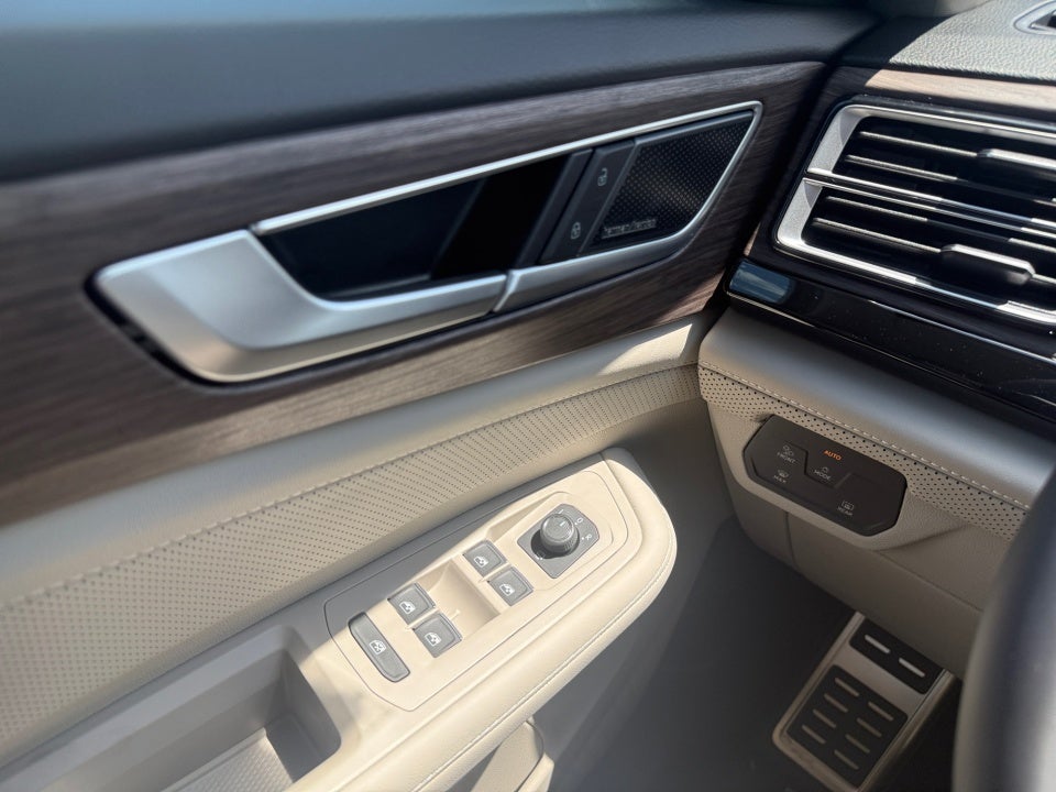 2026 Volkswagen Atlas SEL Premium R-Line