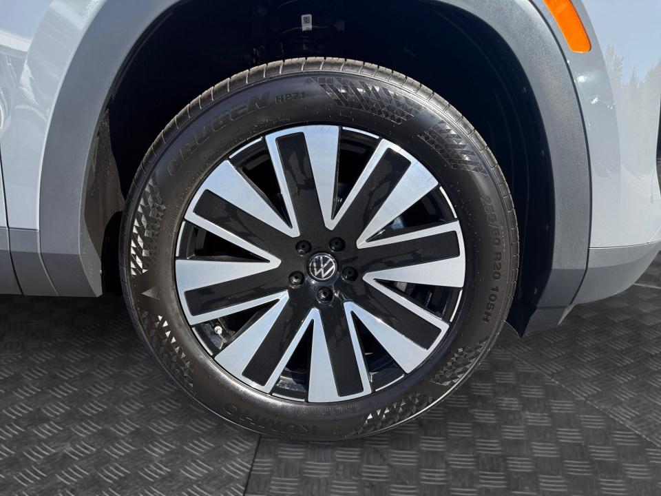 2027 Volkswagen Atlas SE w/Technology
