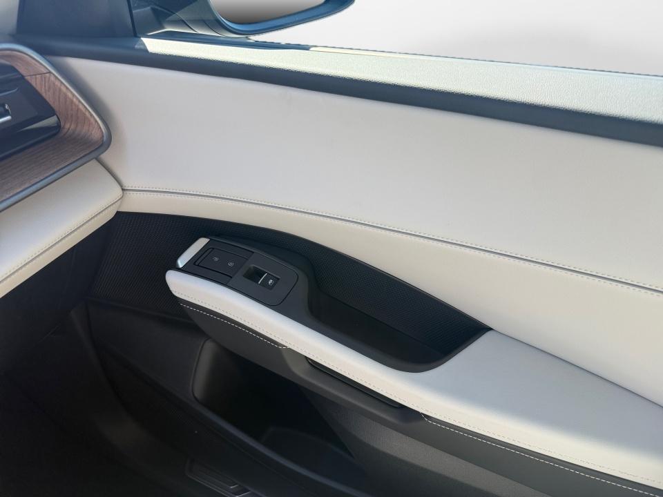 2027 Volkswagen Atlas SE w/Technology