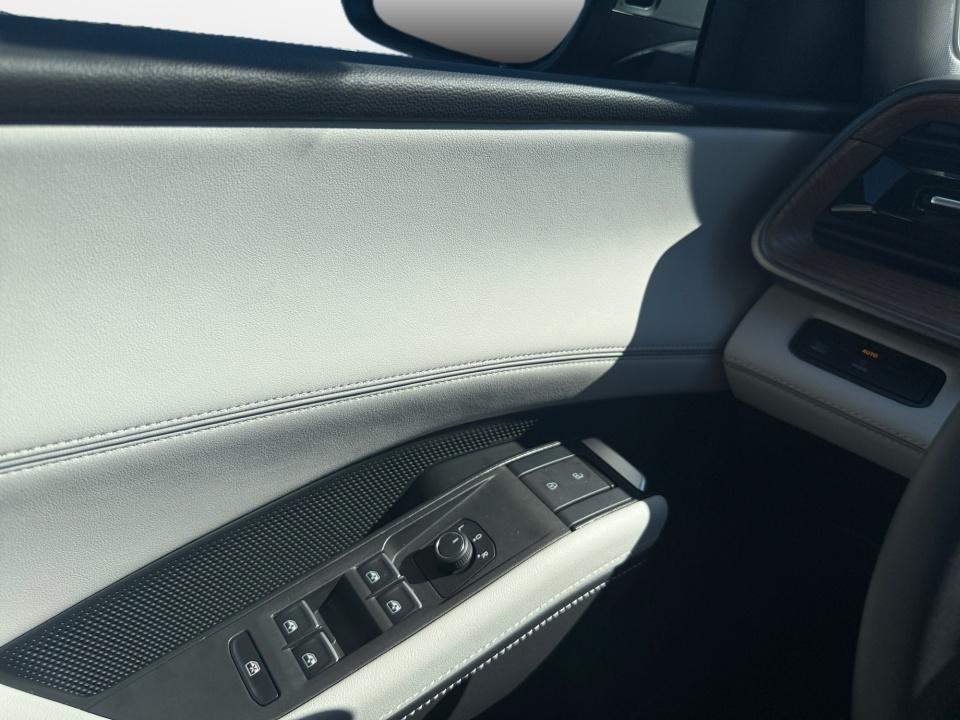 2027 Volkswagen Atlas SE w/Technology
