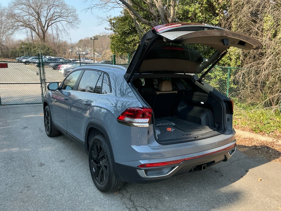2026 Volkswagen Atlas Cross Sport SE with Technology