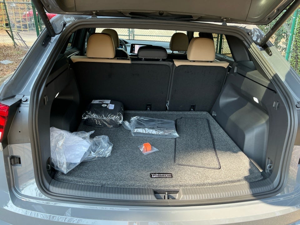 2026 Volkswagen Atlas Cross Sport SE with Technology