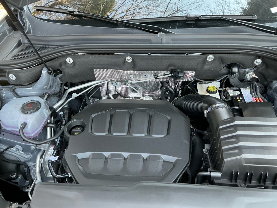 2026 Volkswagen Atlas Cross Sport SE with Technology