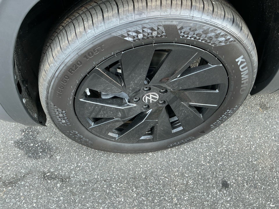 2026 Volkswagen Atlas Cross Sport SE with Technology