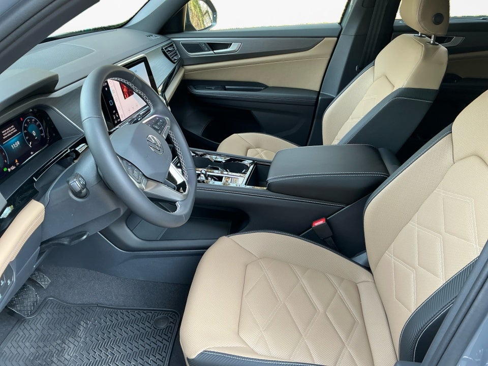 2026 Volkswagen Atlas Cross Sport SE with Technology