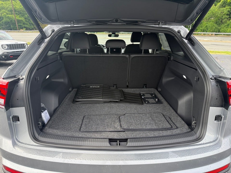 2026 Volkswagen Atlas Cross Sport SE with Technology