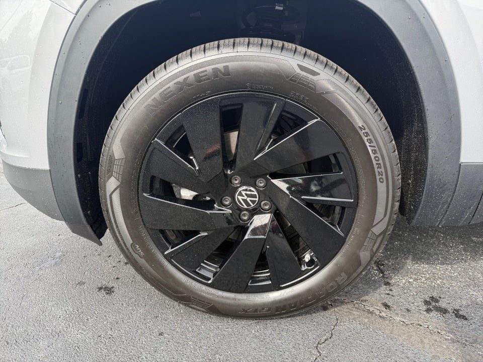 2026 Volkswagen Atlas Cross Sport SE with Technology