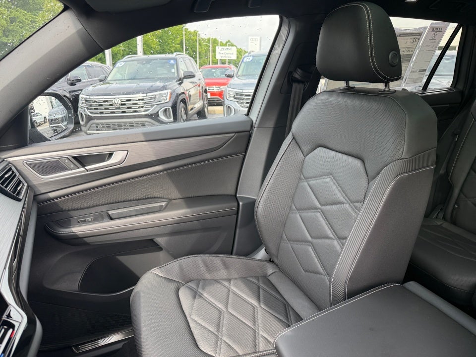 2026 Volkswagen Atlas Cross Sport SE with Technology