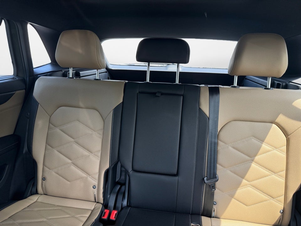 2026 Volkswagen Atlas Cross Sport SE with Technology