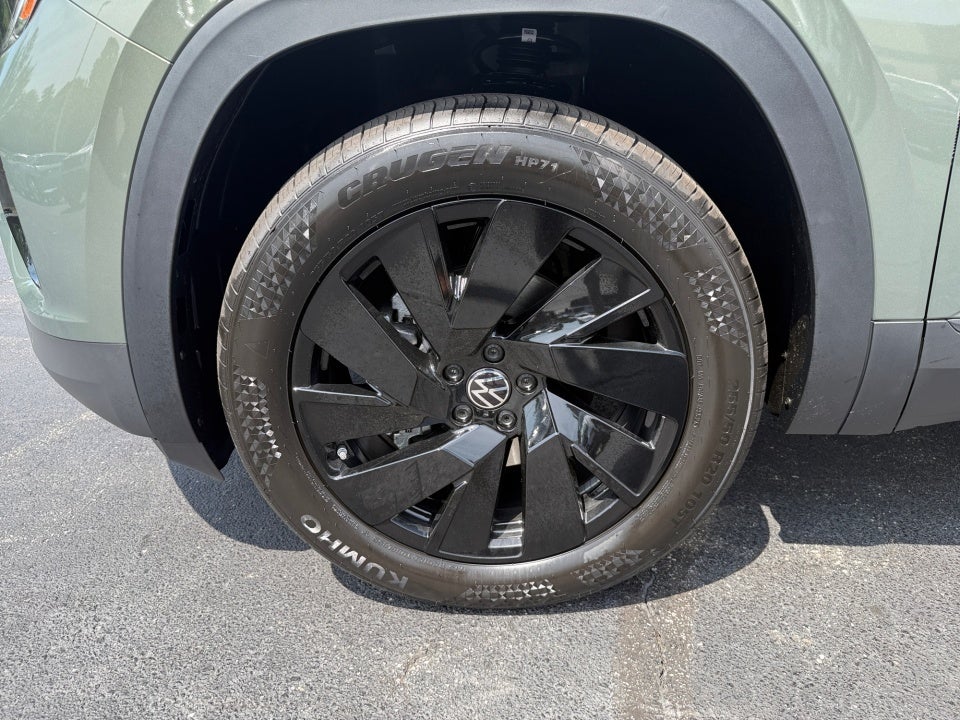 2026 Volkswagen Atlas Cross Sport SE with Technology