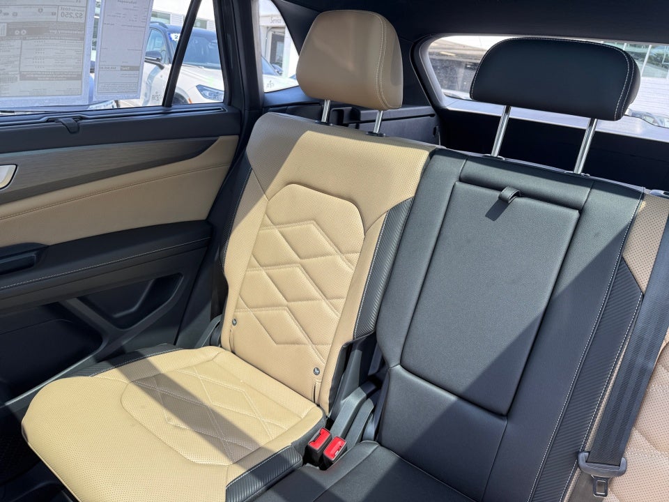 2026 Volkswagen Atlas Cross Sport SE with Technology