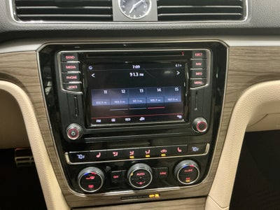 2017 Volkswagen Passat 1.8T SEL Premium