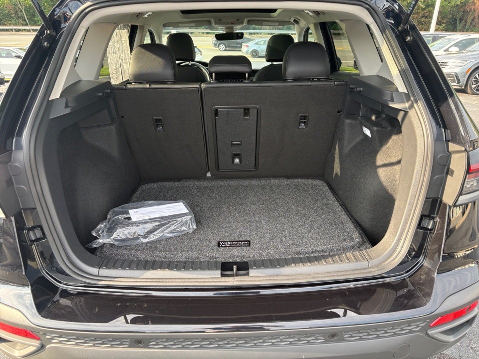 2026 Volkswagen Taos SE Black