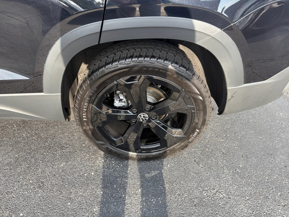 2026 Volkswagen Taos SE Black