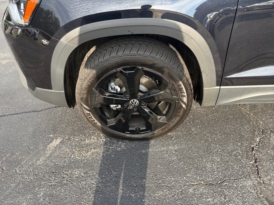 2026 Volkswagen Taos SE Black