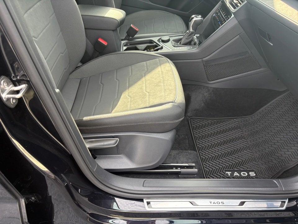 2026 Volkswagen Taos SE Black